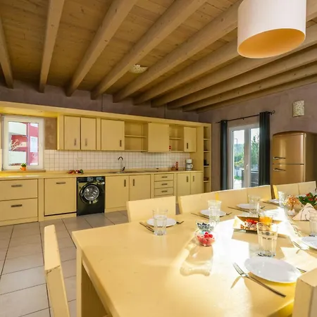 Hébergement de vacances Bellavista Fuer 16 Gaeste Mit Hockeytisch By Interhome *